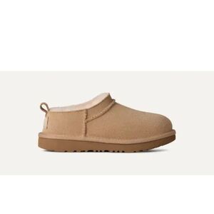NWOB Girl’s UGG Classic Micro Boot Size 3